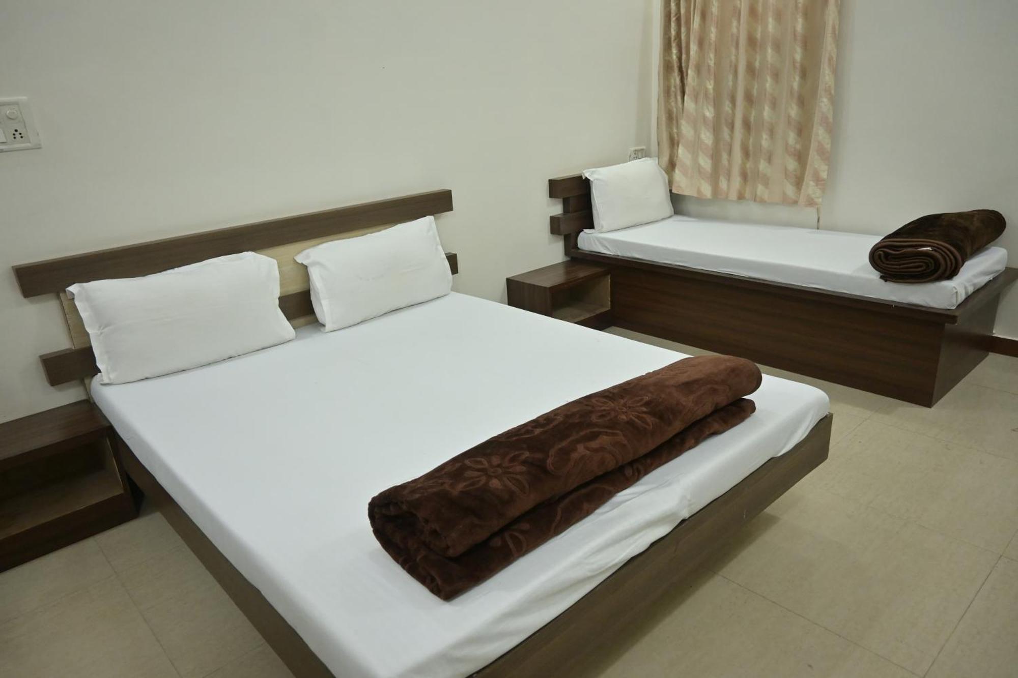 Hotel Roshan Palace Ambaji Buitenkant foto