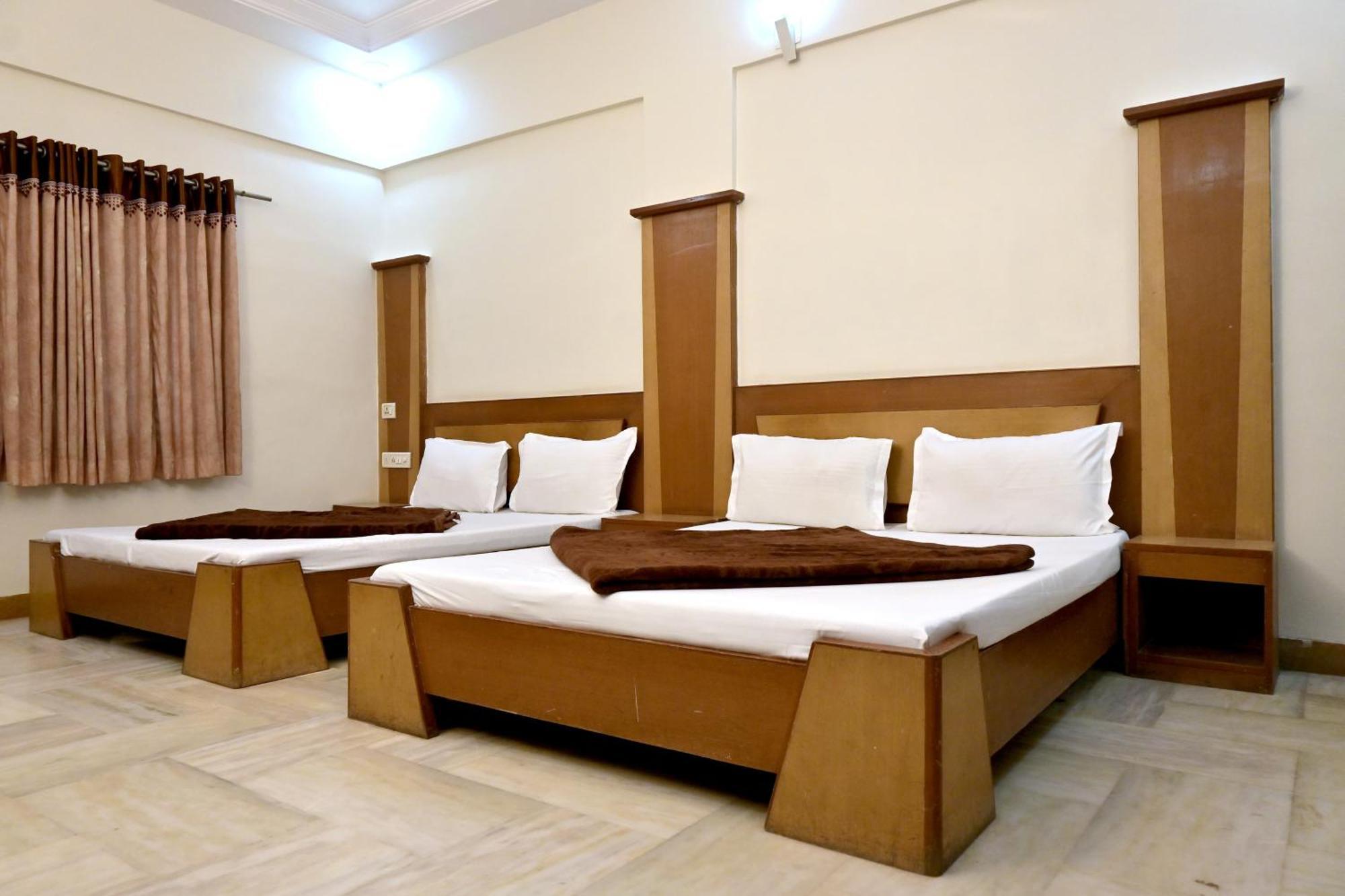 Hotel Roshan Palace Ambaji Buitenkant foto
