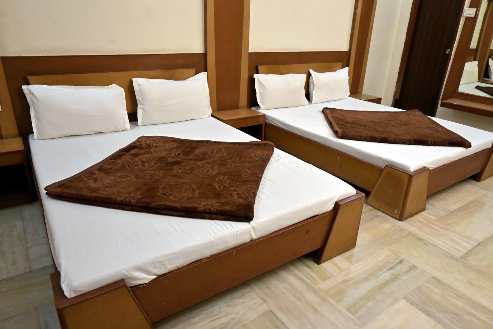 Hotel Roshan Palace Ambaji Buitenkant foto